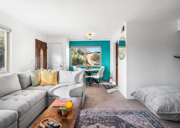Sunny & Bright Charm With Community Pool Tucson