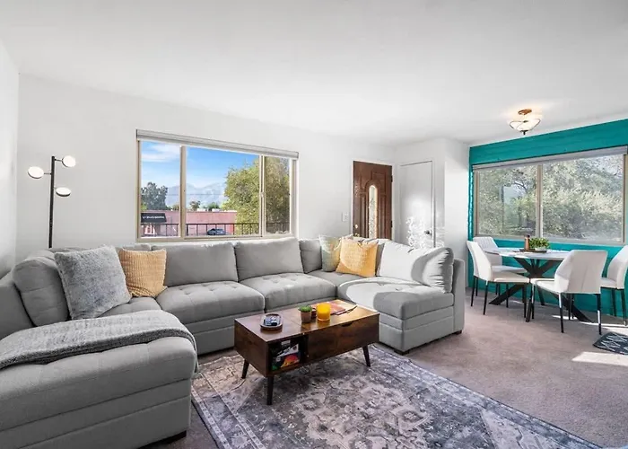 Sunny & Bright Charm With Community Pool *