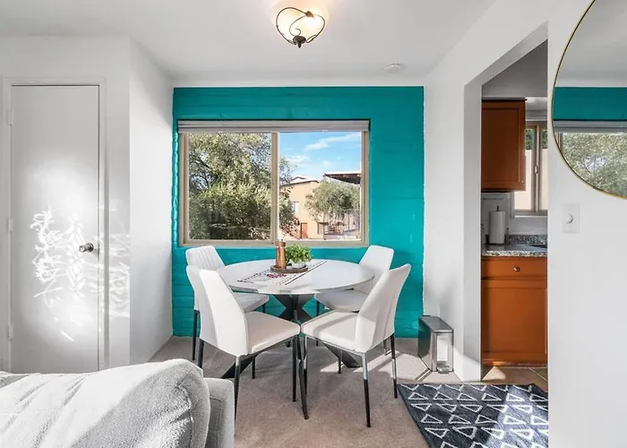 Sunny & Bright Charm With Community Pool Holiday home Tucson