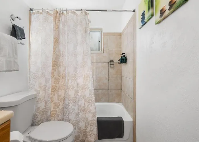 Sunny & Bright Charm With Community Pool Tucson