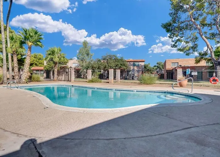 Holiday home Sunny & Bright Charm With Community Pool Tucson