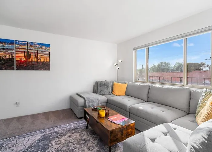 Sunny & Bright Charm With Community Pool Tucson
