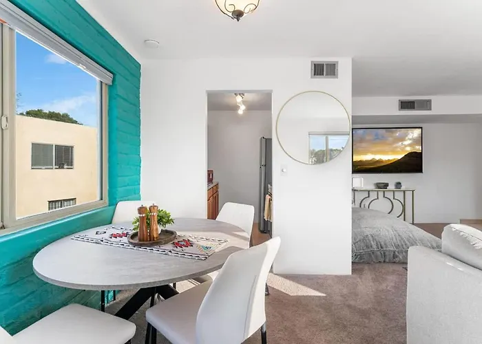 Sunny & Bright Charm With Community Pool Tucson