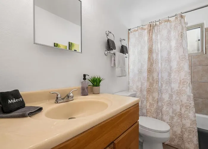 Holiday home Sunny & Bright Charm With Community Pool Tucson
