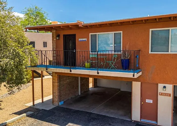 Sunny & Bright Charm With Community Pool